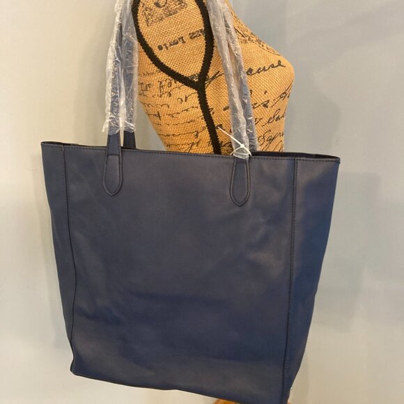 Steve Madden NWT 2 Pc. Set ~ Navy Shoulder Bag with Matching Zipper Pouch - Picture 3 of 16